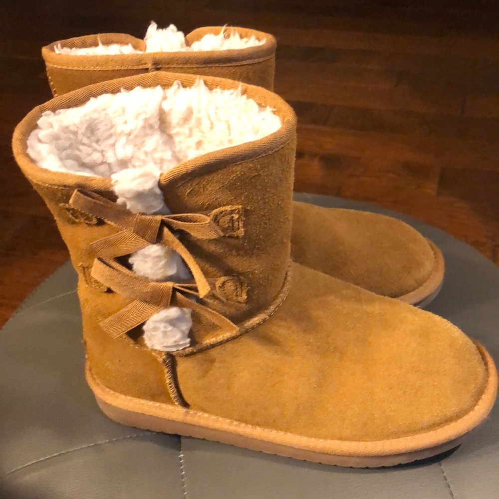 Size 4 girls chestnut boots Koolaburra by UGH